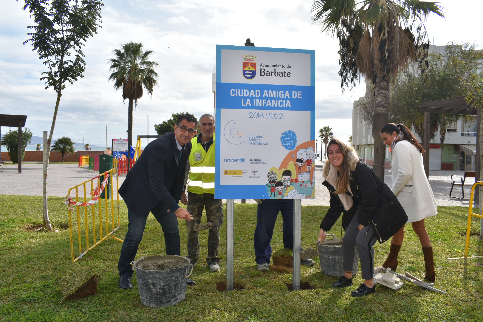 Barbate Coloca El Cartel De Ciudad Amiga De La Infancia En El Día Internacional Del Niño 6194